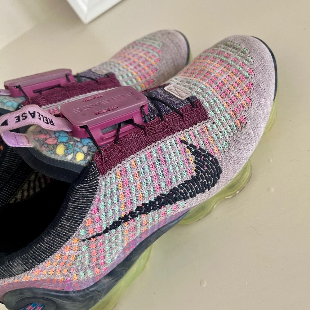 NIKE multicolor Knit women Sneakers US7